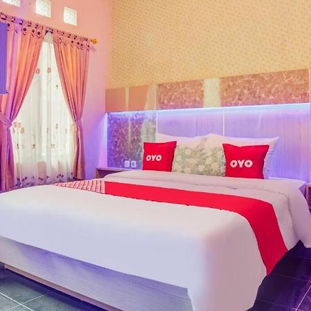 Oyo 3831 Pelangi Residence Syariah Solo Exteriér fotografie