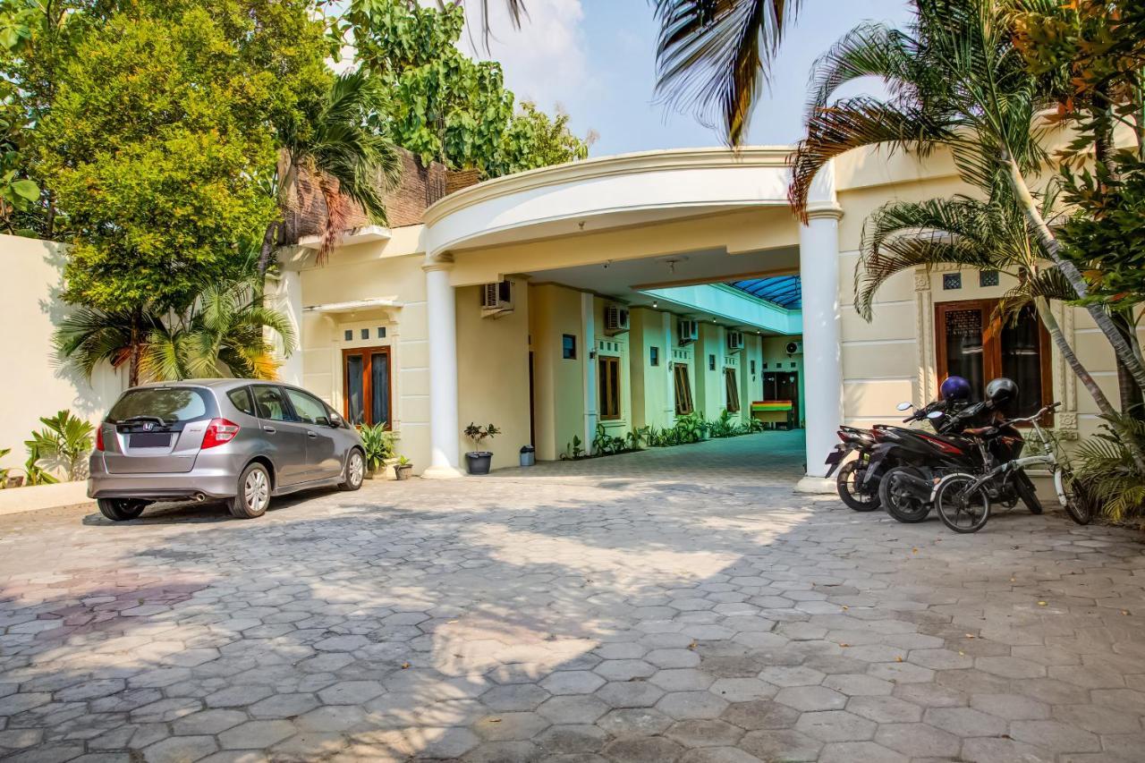 Oyo 3831 Pelangi Residence Syariah Solo Exteriér fotografie