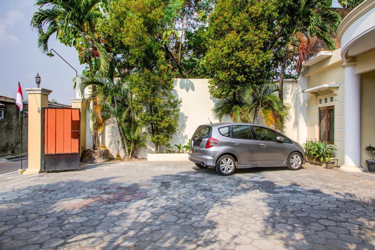 Oyo 3831 Pelangi Residence Syariah Solo Exteriér fotografie