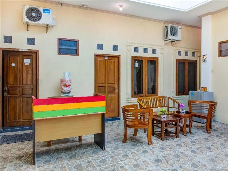 Oyo 3831 Pelangi Residence Syariah Solo Exteriér fotografie